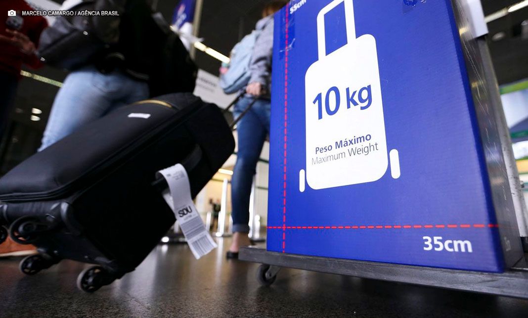 Cias aéreas terão que explicar mudanças na cobrança de bagagens de mão
