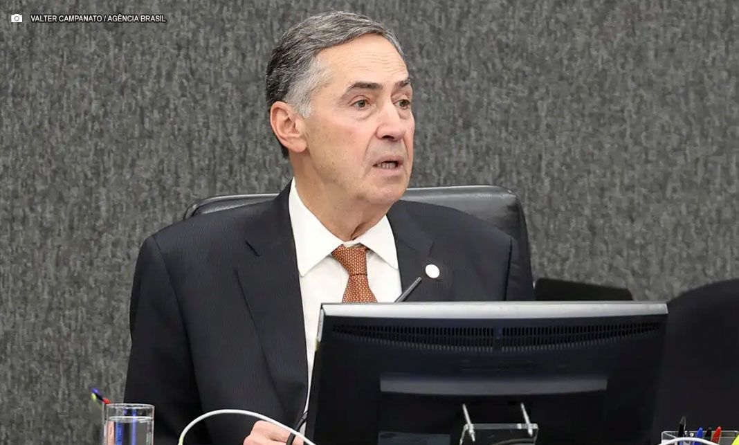Aposentadoria de Barroso é oficializada. Ministro é internado em Brasília