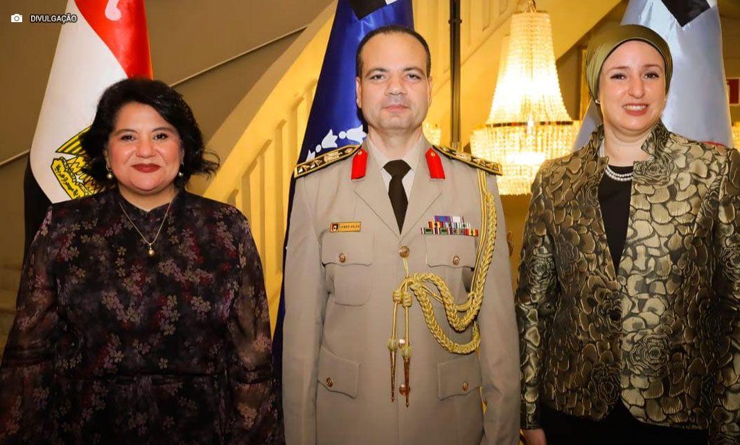 Adidancia Militar do Egito celebra o 52º Aniversário da Gloriosa Vitória de Outubro de 1973