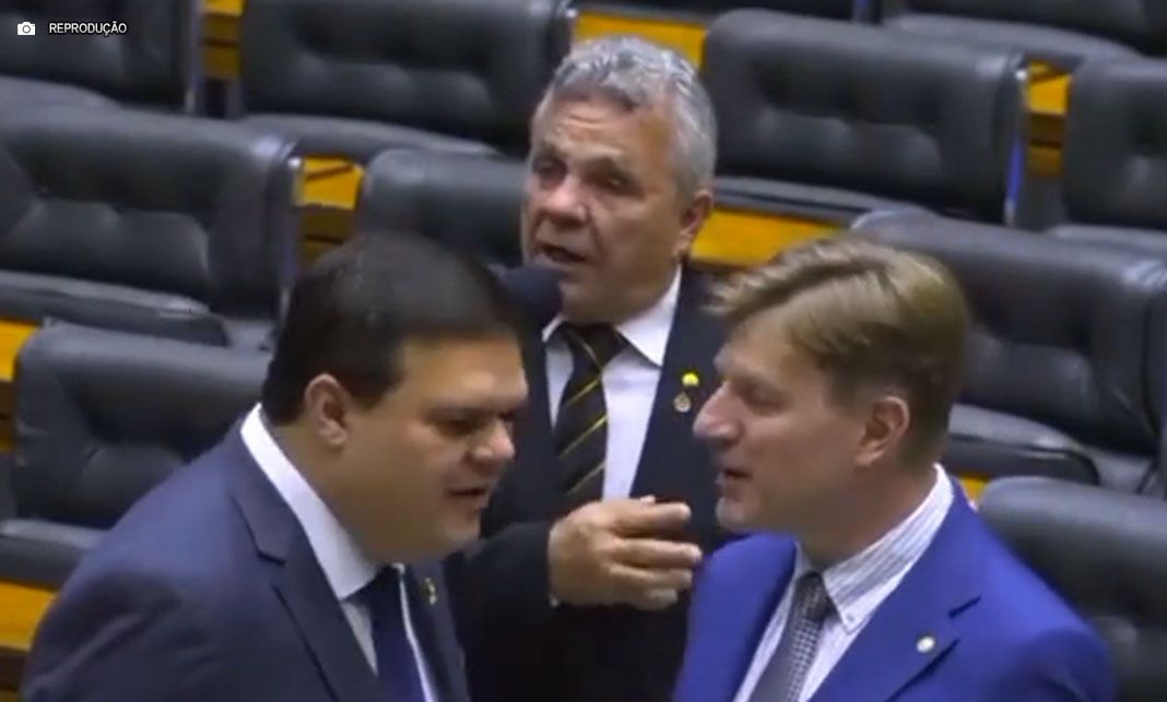 Fraga pede para Ibaneis Rocha não atrapalhar Arruda e mente sobre construções de UPAS no DF