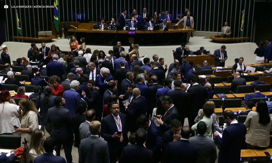 Câmara aprova isenção do Imposto de Renda para quem ganha até R$ 5 mil