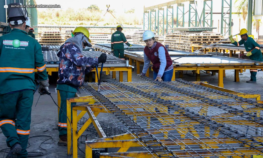 Indústria do DF atinge crescimento recorde de 8,4% e puxa alta de salários