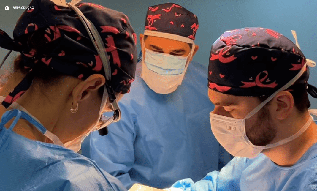 Jorge Vianna participa mutirão Outubro Rosa para reconstrução mamária no HRT