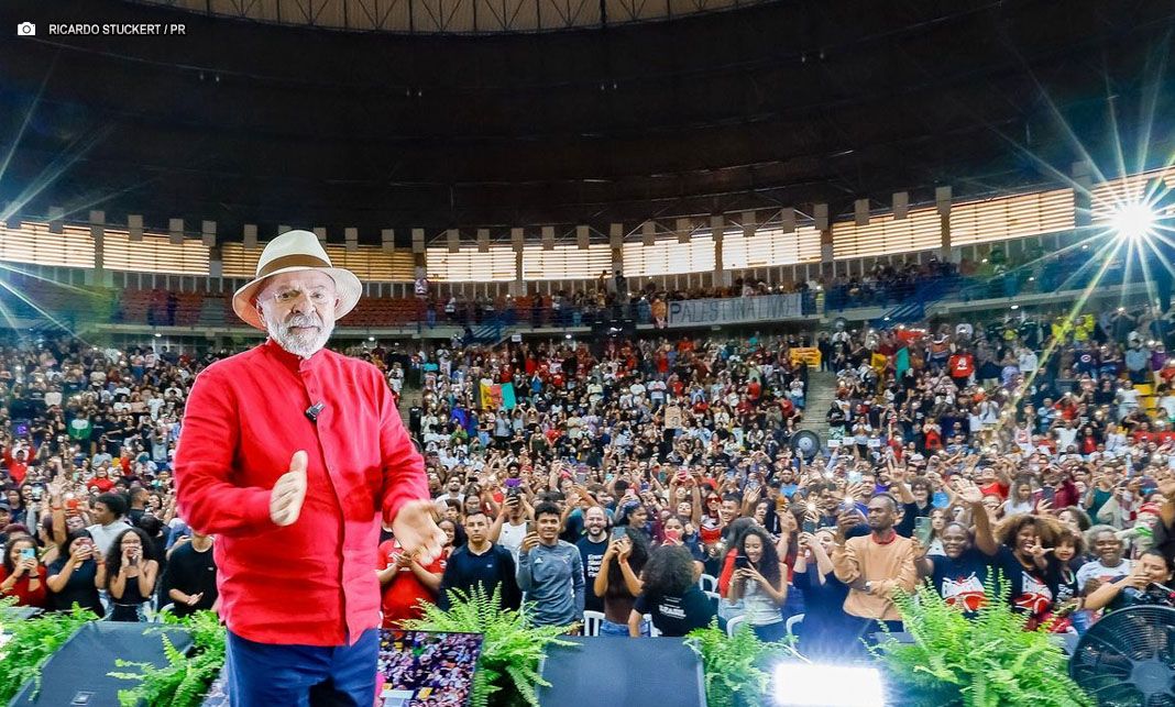 Lula anuncia edital para investir R$ 108 mi em cursinhos populares