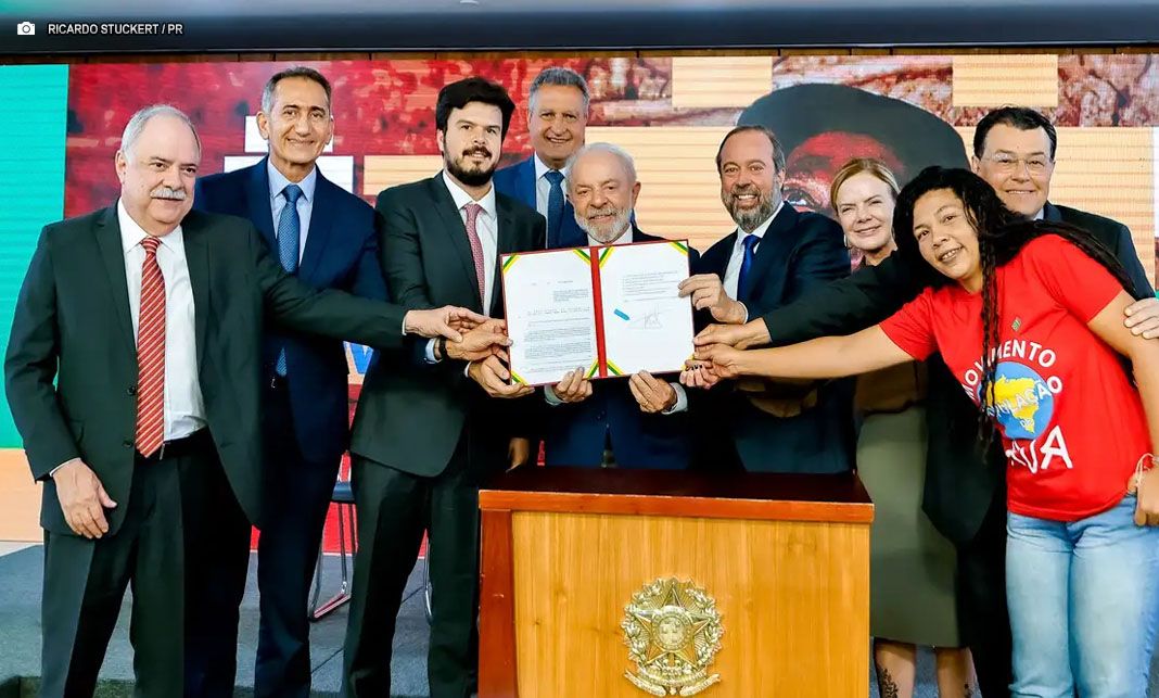 Gratuidade na conta de luz para famílias de baixa renda é sancionada por Lula