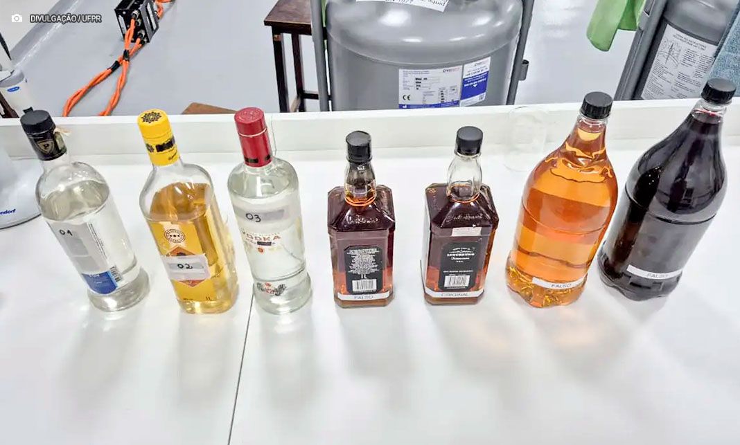 Polícia fecha fábrica clandestina que fornecia bebidas adulteradas com metanol