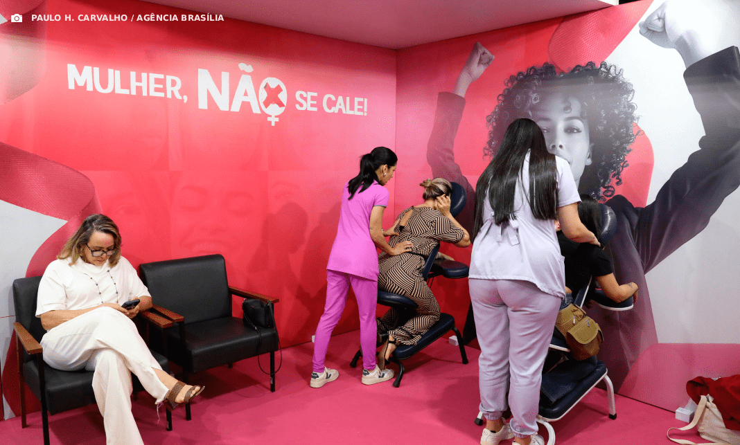 Projeto Mulher, Não se Cale! promove ação na Praça do Relógio