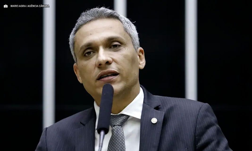 Moraes suspende ação penal contra deputado Gustavo Gayer no STF