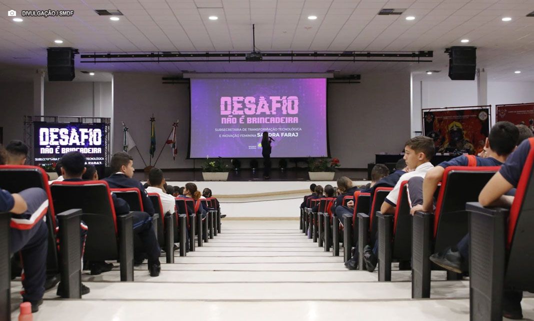 Palestras alertam sobre riscos digitais e desafios perigosos nas redes sociais