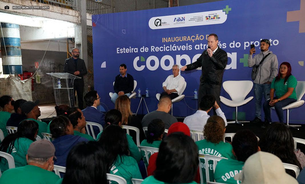 ABDI entrega esteira de triagem e reforça apoio à reciclagem no DF