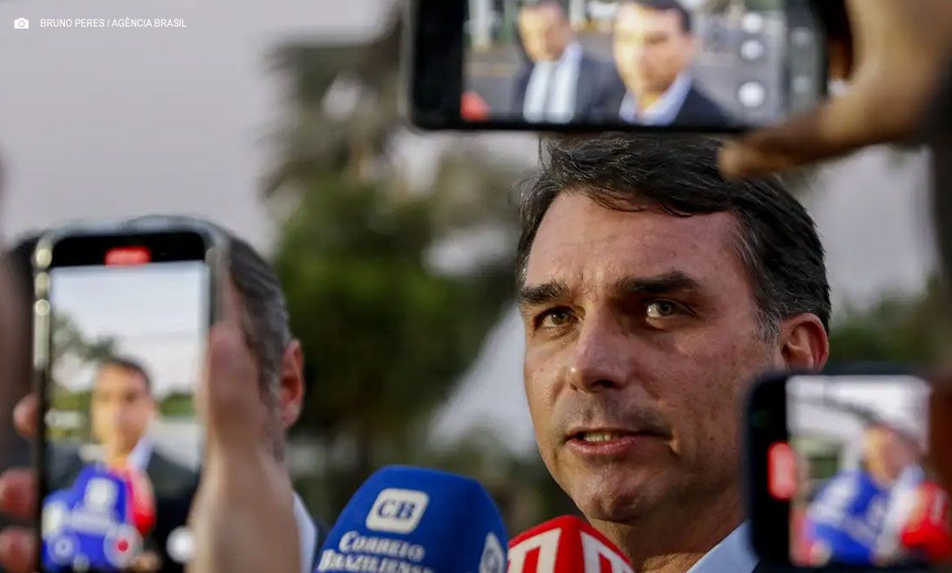 Moraes autoriza visita de filhos e Bolsonaro recebe ex-primeira-dama na PF