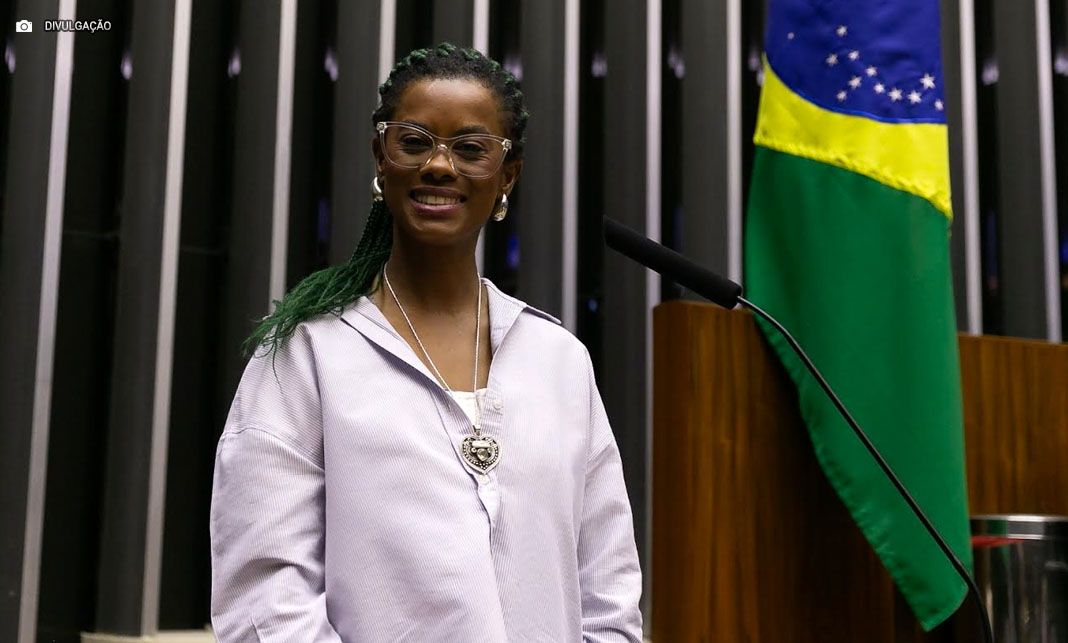 Carol Dartora mobiliza comitiva do Paraná e propõe sessão solene para 2ª Marcha das Mulheres Negras