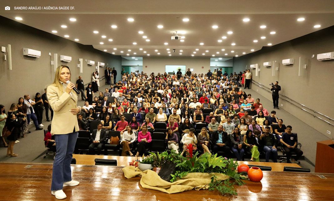 Celina Leão abre aula magna da Escola de Saúde Pública do DF, inicio da jornada de formação técnica voltada ao SUS