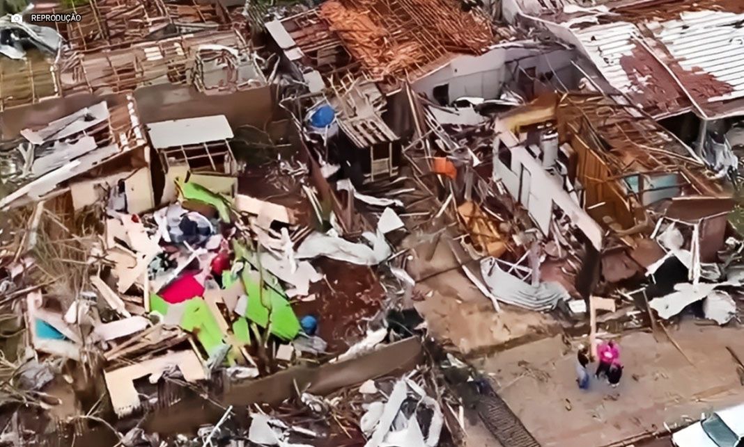 Tornado atinge Paraná com ventos fortes e eleva número de feridos a 750