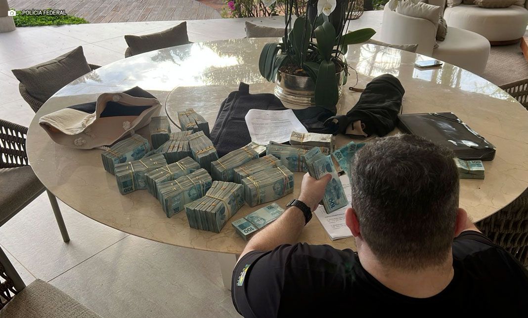 PF apreende R$ 1,6 milhão em dinheiro vivo na residência Augusto Lima, marido de Flavia Peres (ex-Arruda), sócio do Banco Master