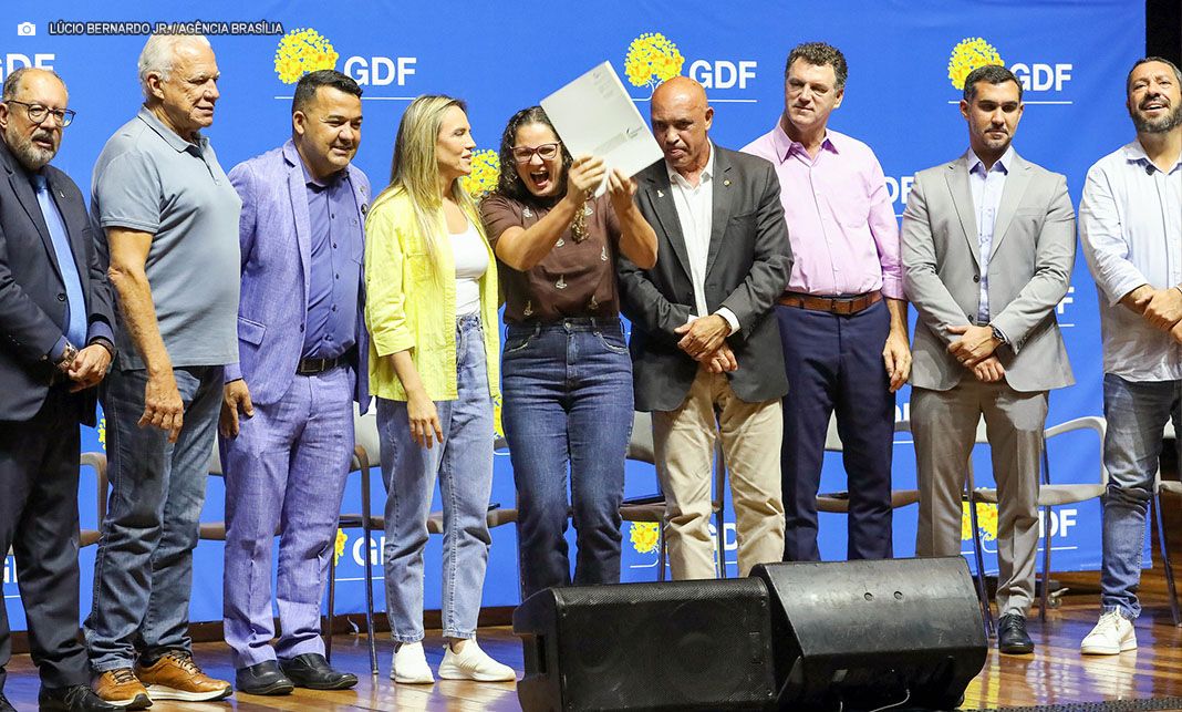 GDF entrega mais de mil escrituras e reforça compromisso com a regularização fundiária