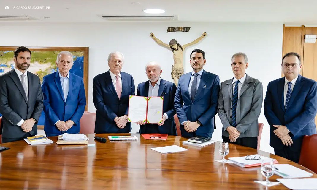 Lula assina projeto que cria figura de “facção criminosa” e endurece penas
