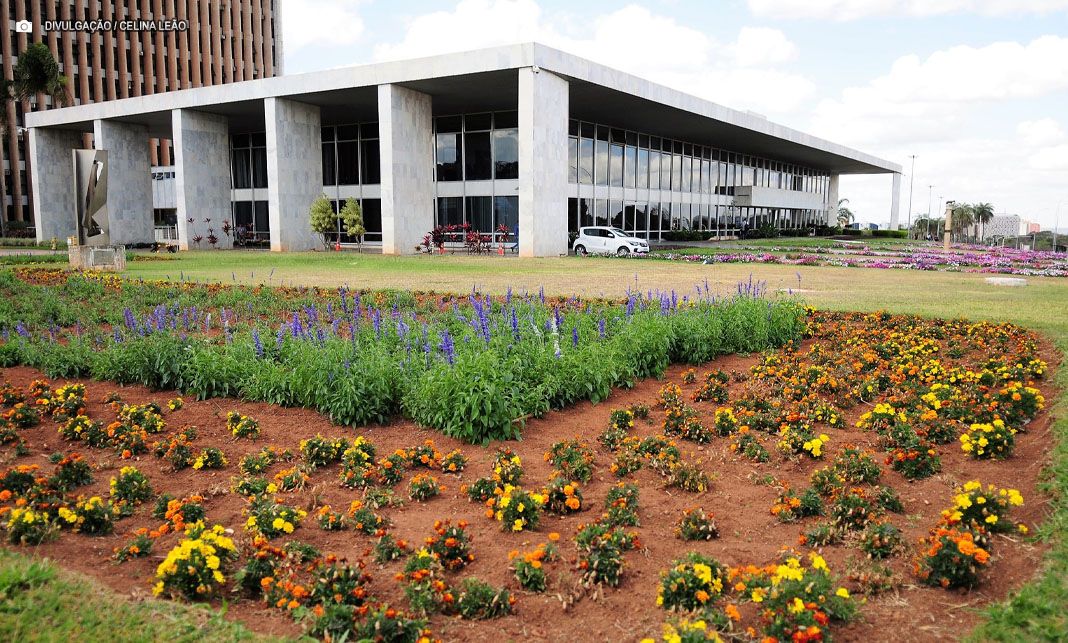 Governador Ibaneis Rocha decreta ponto facultativo em 21 de novembro no DF