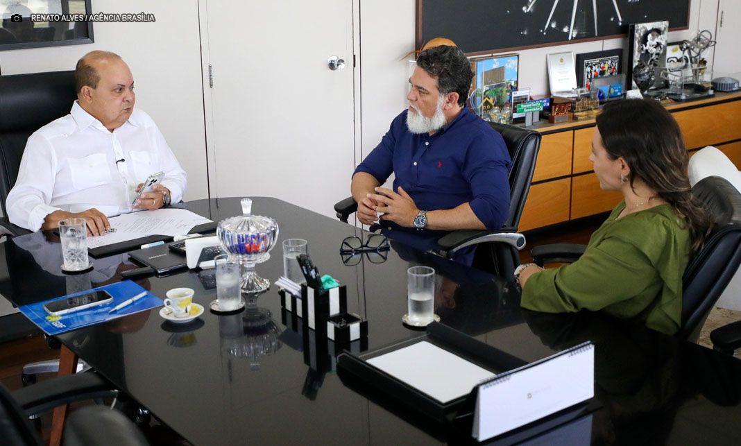 Ibaneis envia à CLDF projeto que garante jornada reduzida para servidoras lactantes