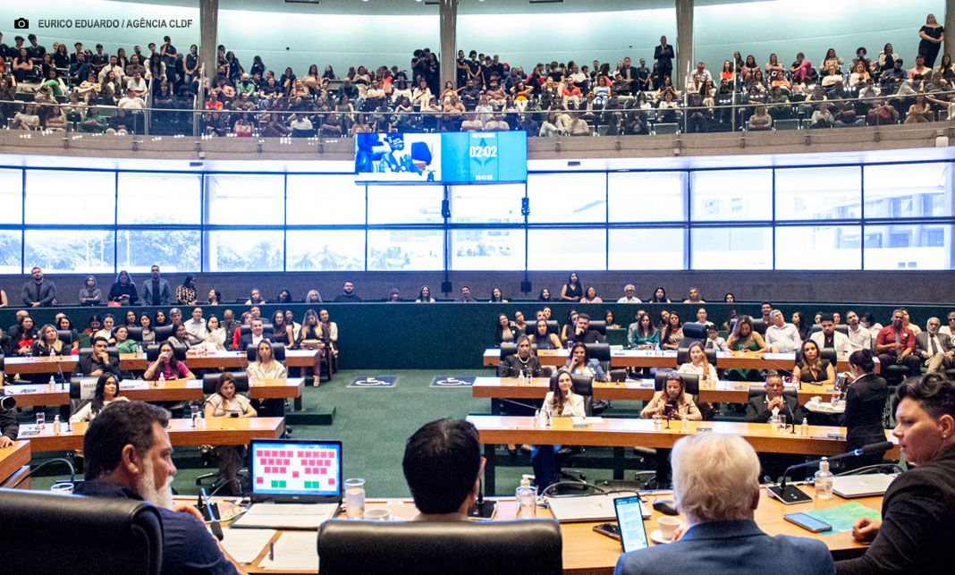 Câmara Legislativa realiza sessão solene em homenagem ao Dia Nacional do Biomédico
