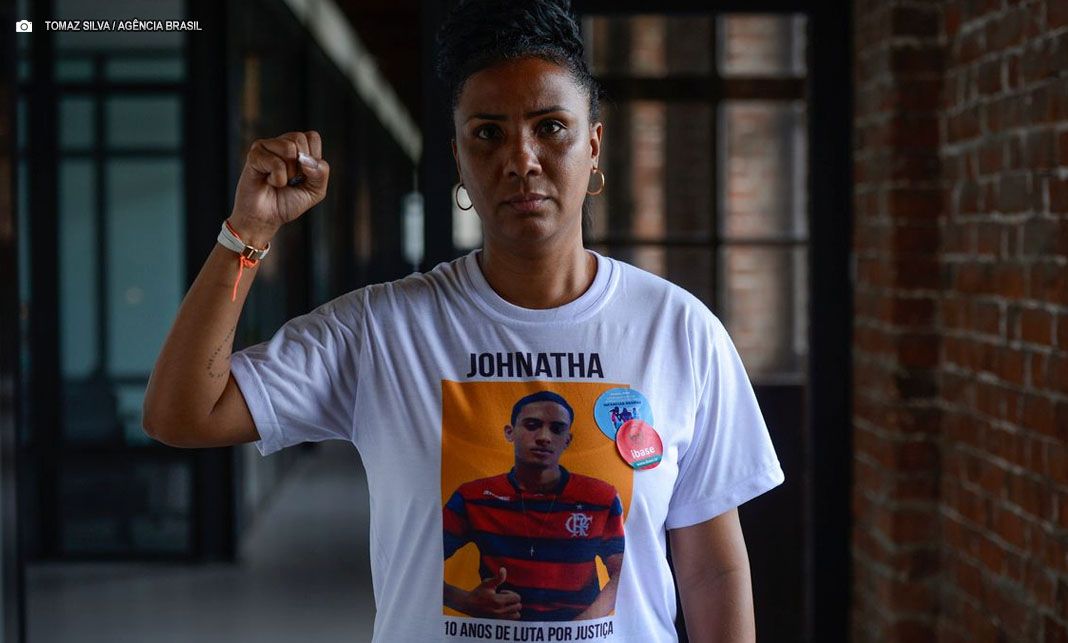 Prêmio Martin Ennals reconhece mãe de jovem morto pela polícia no Rio