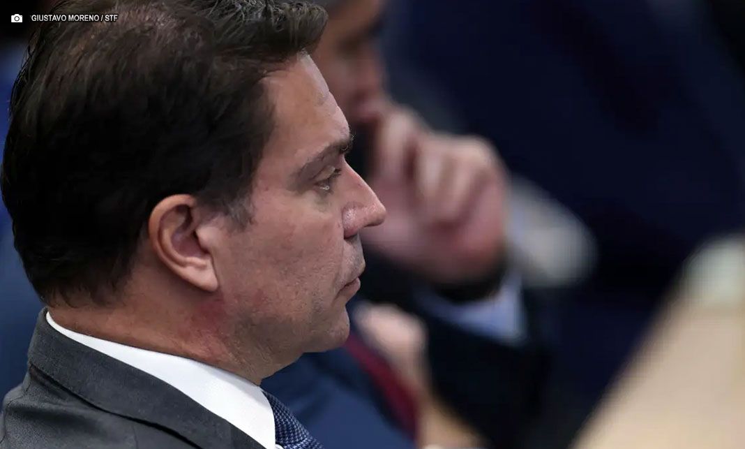 Moraes decreta prisão de Ramagem após deputado ser flagrado em Miami