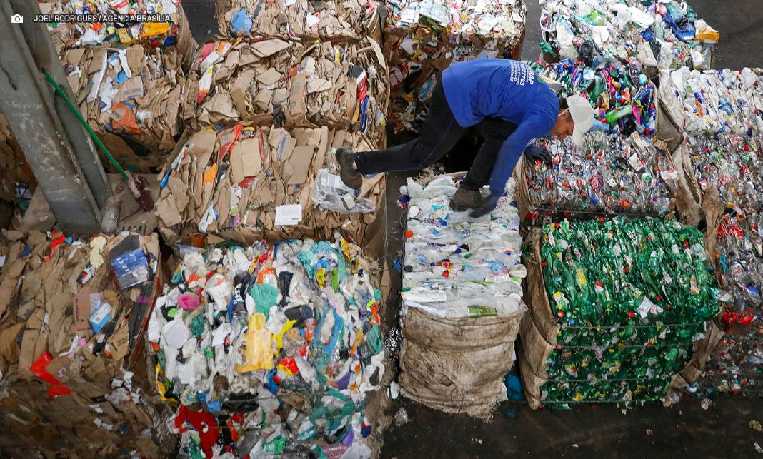 Coleta seletiva alcança 90% da população do DF, com 48,5 mil toneladas recolhidas em 2024