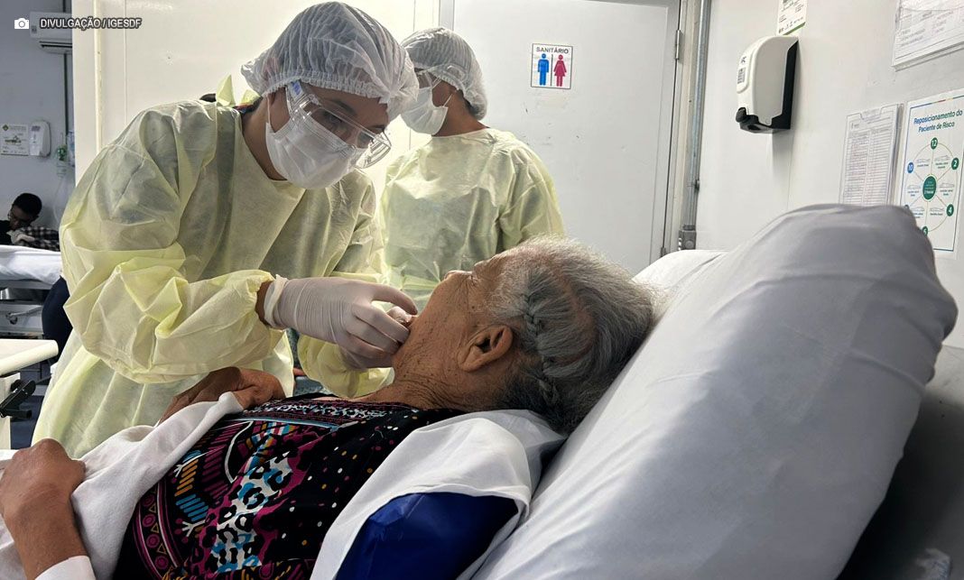 Equipe de odontologia realiza ação de saúde bucal com pacientes internados na UPA do Recanto das Emas
