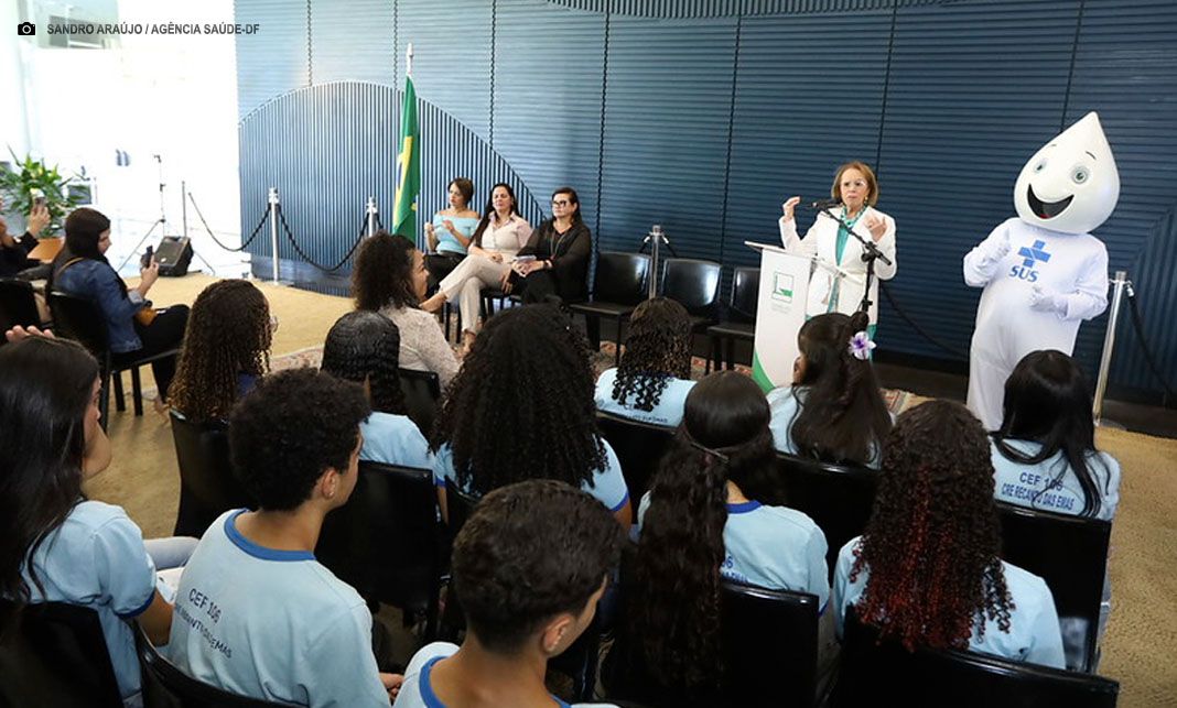 Alunos da rede pública do DF participam de ação na Câmara em apoio à vacina contra HPV