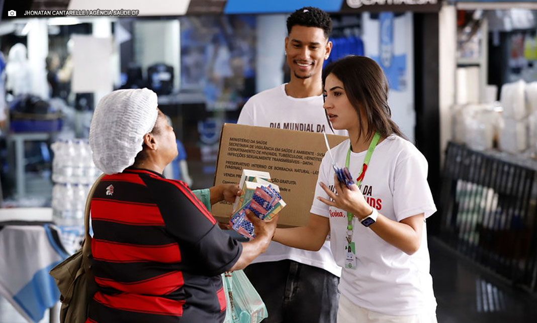 Saúde realiza ação de testagem rápida e aconselhamento contra Aids no Setor Comercial Sul