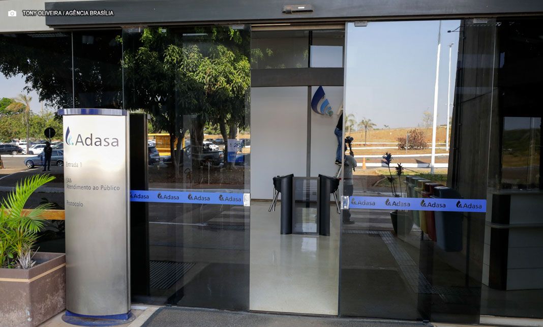 Adasa debate revisão de cálculo tarifário de água e esgoto em audiência pública