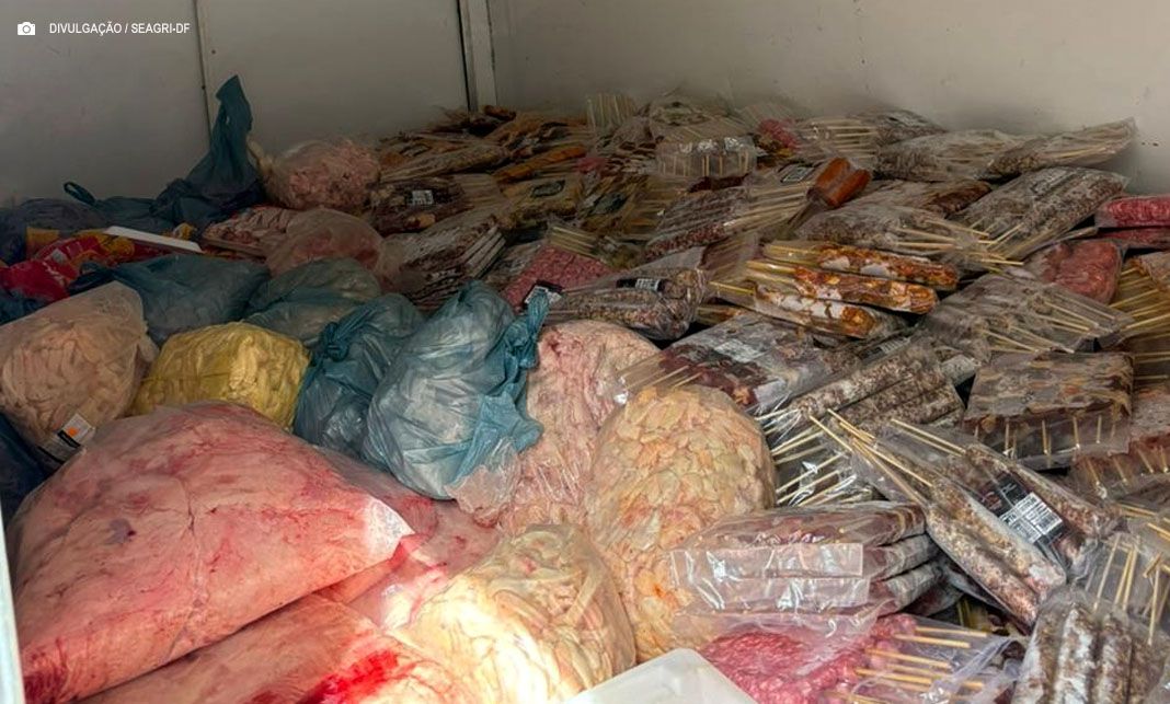 Seagri-DF apreende 1,4 tonelada de alimentos em ação contra produção clandestina