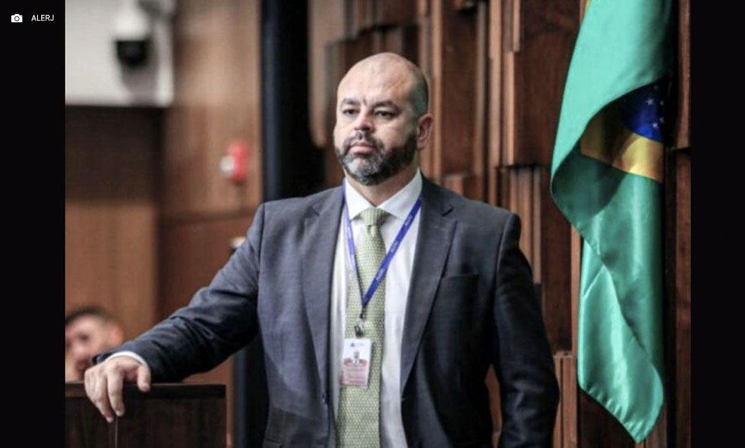 Assessor de Rodrigo Bacellar é exonerado após operação da Polícia Federal