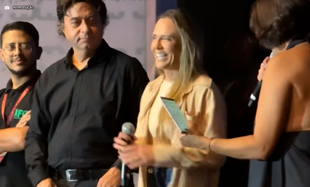 Vídeo original gravado por equipe de Celina Leão joga por terra vaia manipulada