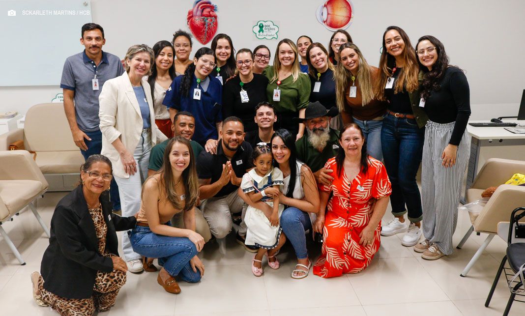 Criança que passou por transplante de medula conhece doador no HCB