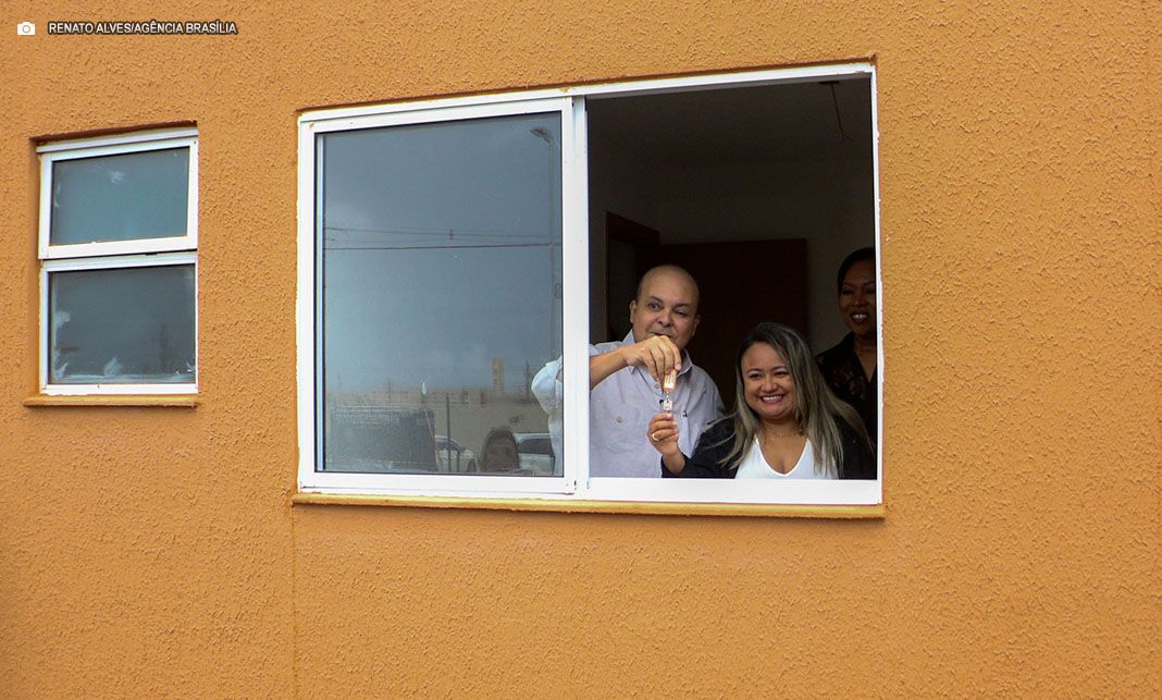 Ibaneis Rocha entrega 320 apartamentos para famílias no Itapoã Parque