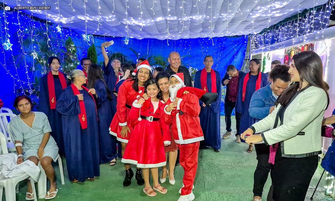 Luzes de Natal transformam UPA de Brazlândia em cenário festivo com presépio e coral