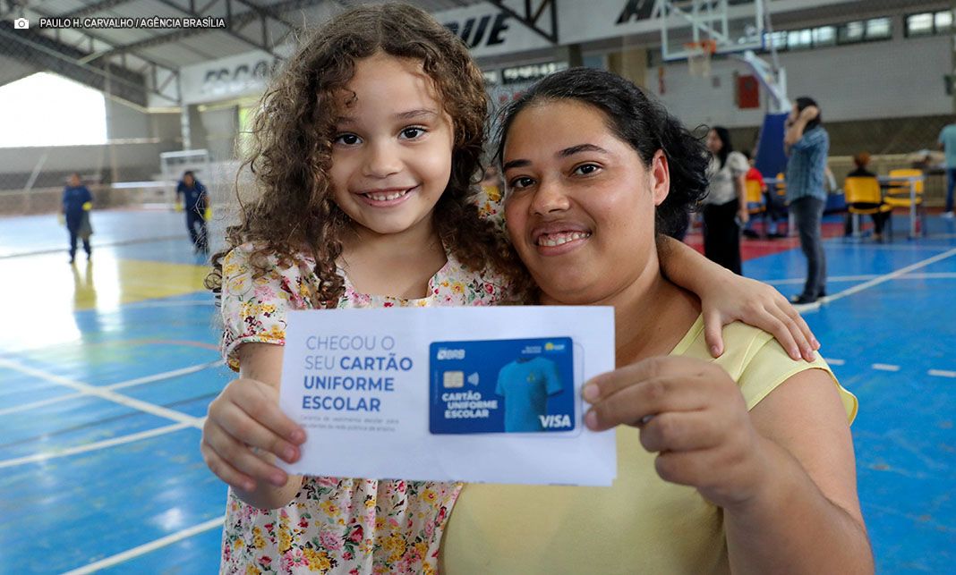 GDF inicia entrega do Cartão Uniforme Escolar para 400 mil estudantes da rede pública