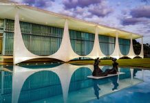 PF acha documentos em cofres do Alvorada e pede para interrogar Bolsonaro