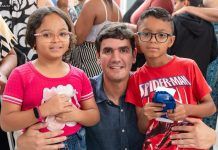 Rafael Prudente participa de entrega de 1,3 mil óculos para estudantes em Ceilândia