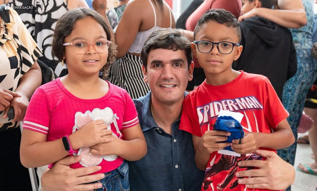 Rafael Prudente participa de entrega de 1,3 mil óculos para estudantes em Ceilândia