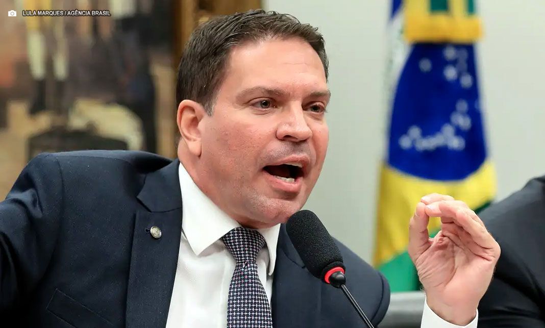 Moraes pede extradição de Alexandre Ramagem aos Estados Unidos