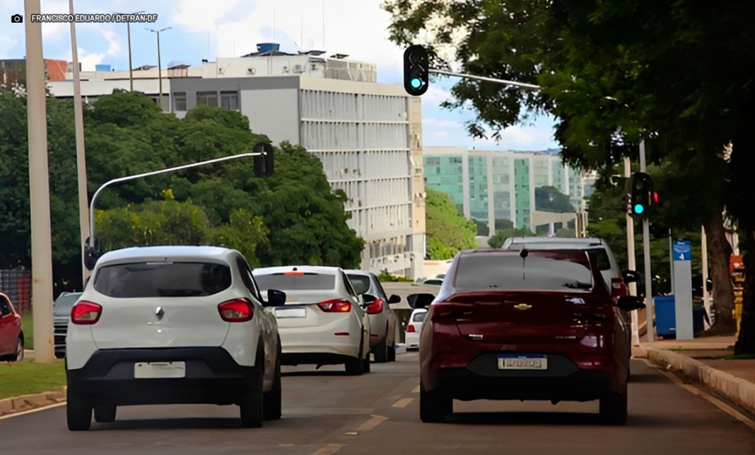 Semáforos inteligentes devem modernizar 470 cruzamentos no DF
