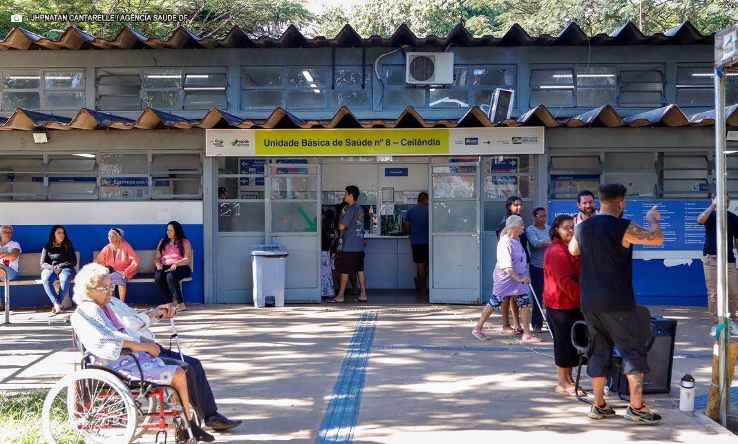 Atenção Primária: Médico de família coordena assistência em 172 Unidades Básicas de Saúde do DF