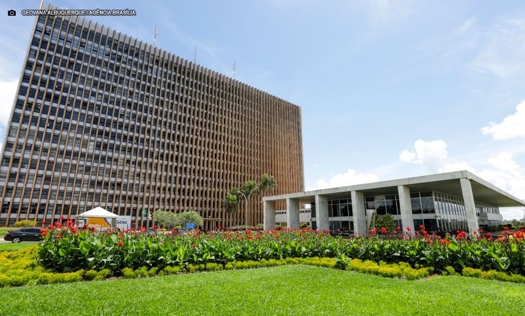 Lei garante folga de aniversário a servidores do Distrito Federal