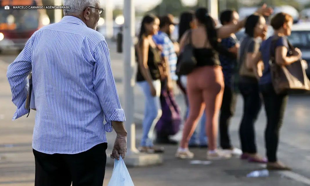 Teto de aposentadorias do INSS sobe para R$ 8,4 mil com reajuste de 3,9%