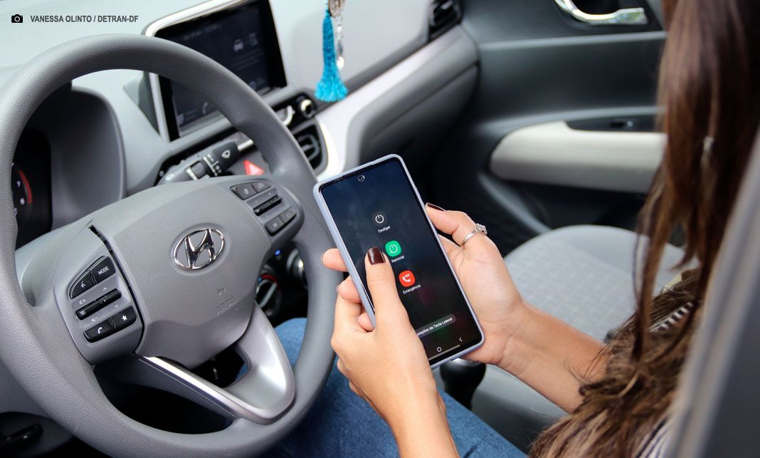 Detran-DF registra aumento de 24% em flagrantes de celular ao volante