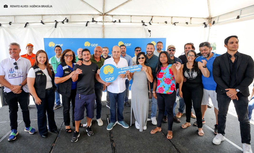 Casa própria: Ibaneis entrega 80 apartamentos e beneficia 320 pessoas no Riacho Fundo II