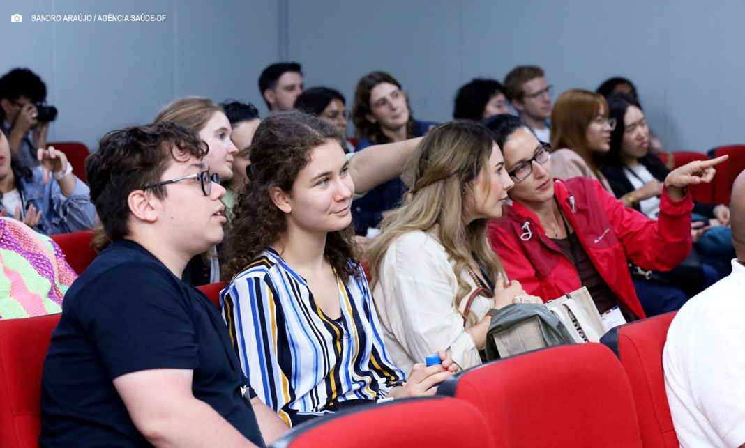 Estudantes de Harvard conhecem funcionamento do SUS no Distrito Federal