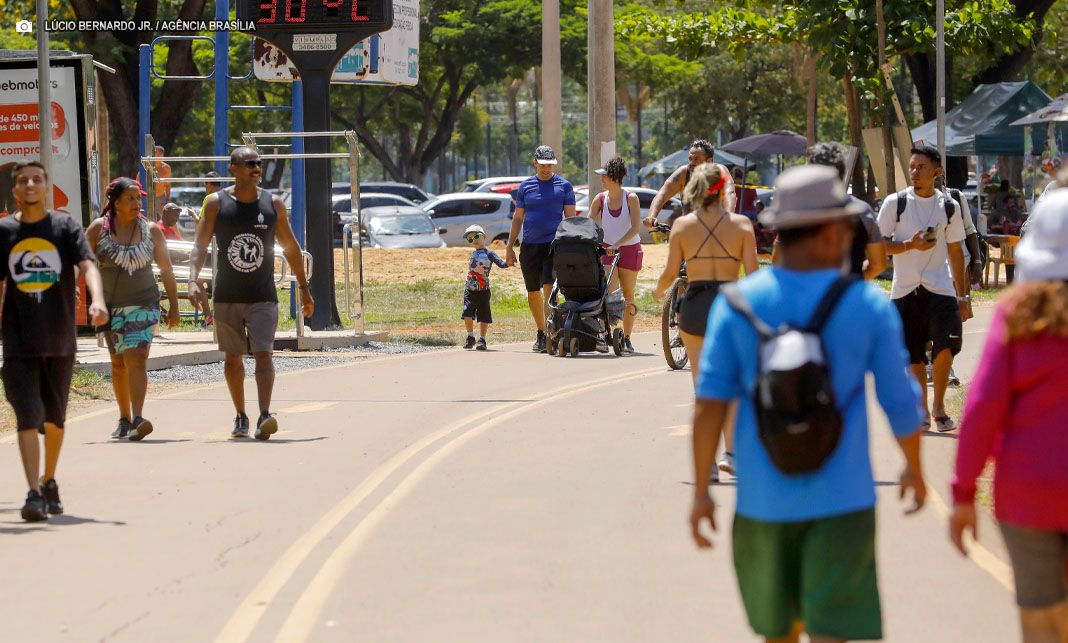 Saúde do DF alerta sobre riscos de insolação no verão do Distrito Federal